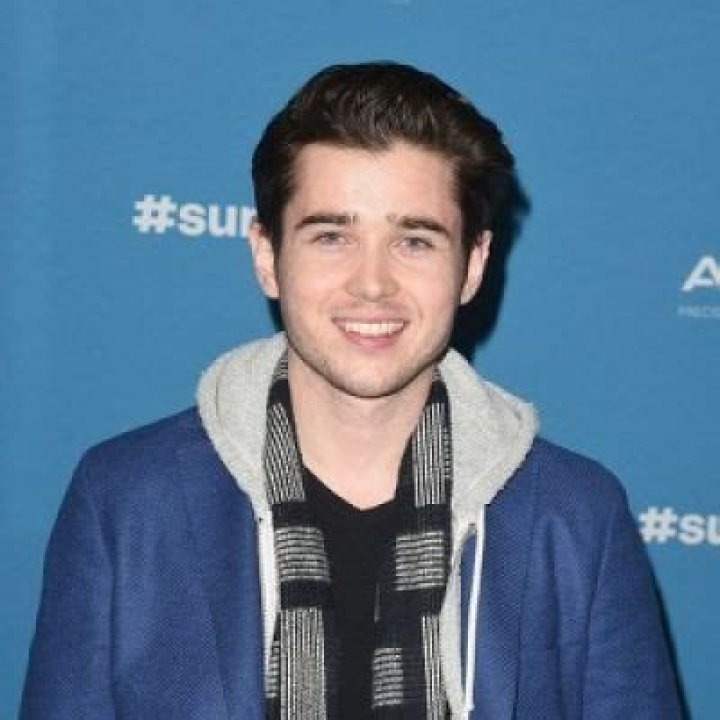 Luke Slattery- Wiki, Age, Height, Net Worth, Girlfriend, Ethnicity
