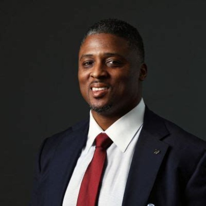 
Warrick Dunn Wife: Who Is He Married To? Explore His Relationship	